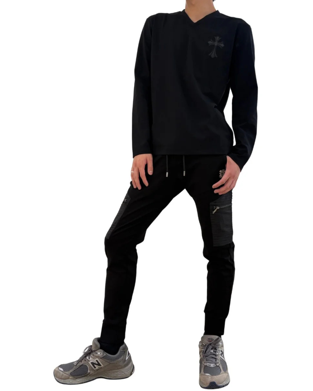 PUダガークロスVネックロンT UNISEX