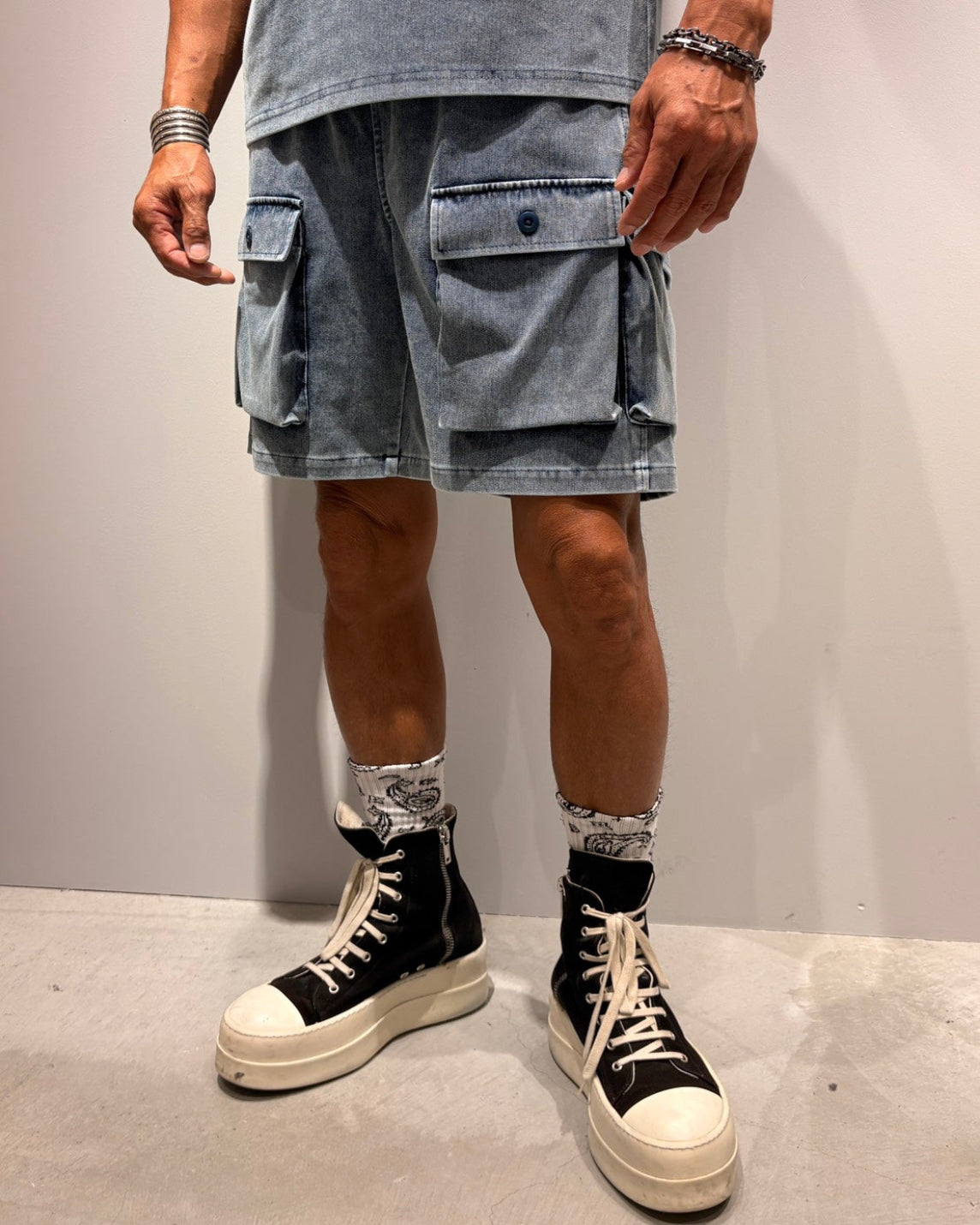 MEN 178cm Lブルー/サイズM着用