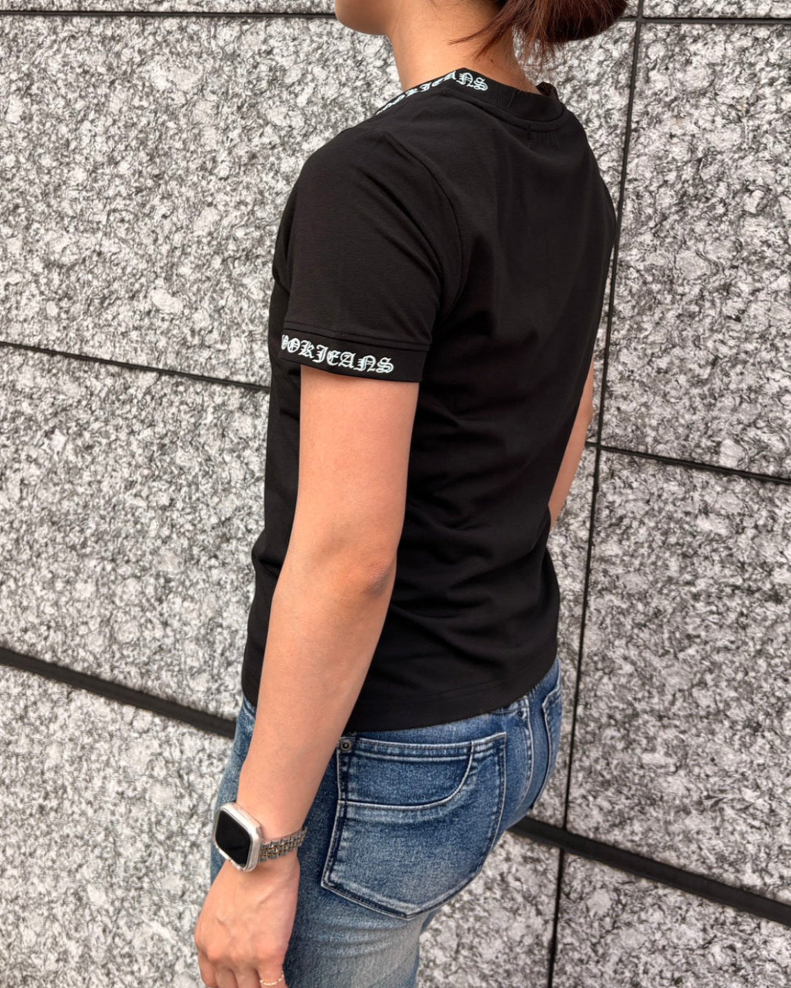 CJ袖ネック刺繍Tシャツ WOMEN