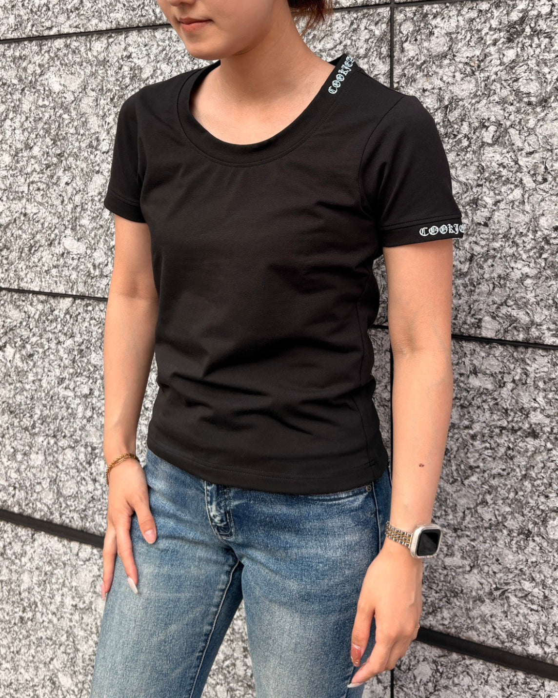 CJ袖ネック刺繍Tシャツ WOMEN