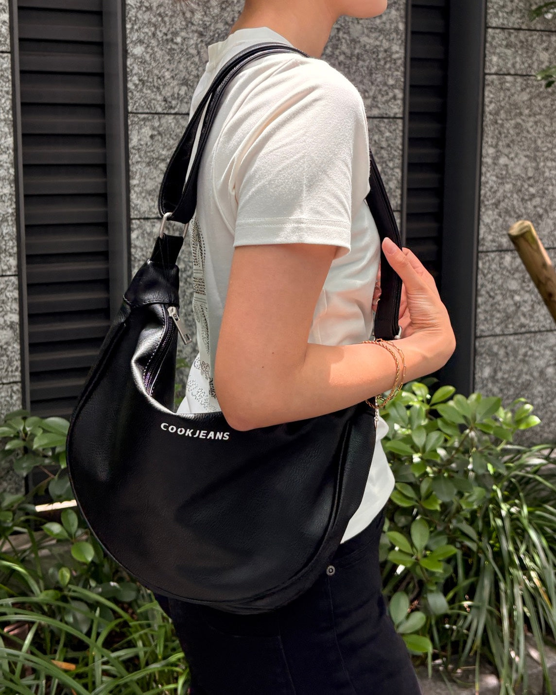 三日月型ショルダーバッグ UNISEX