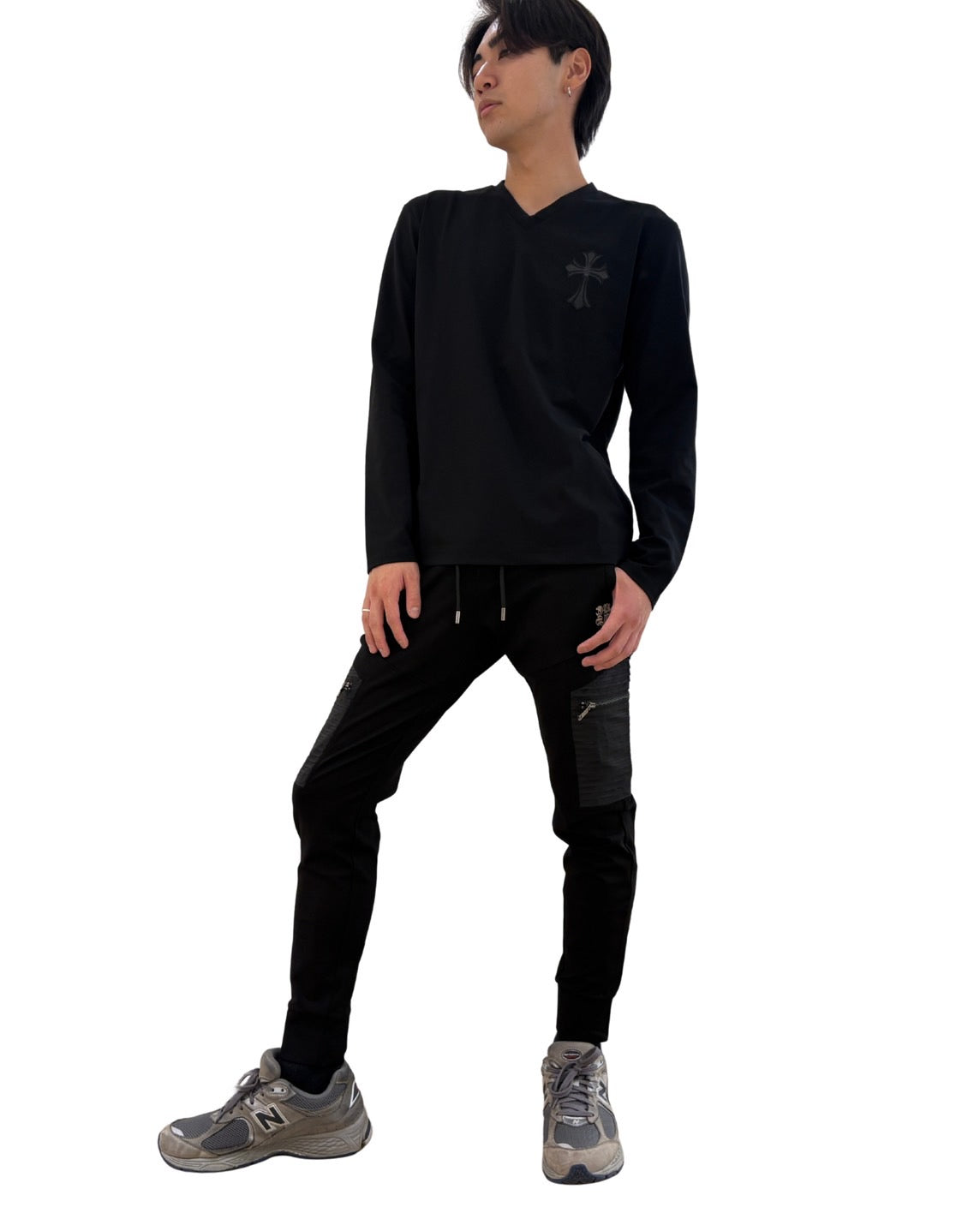 PUダガークロスVネックロンT UNISEX