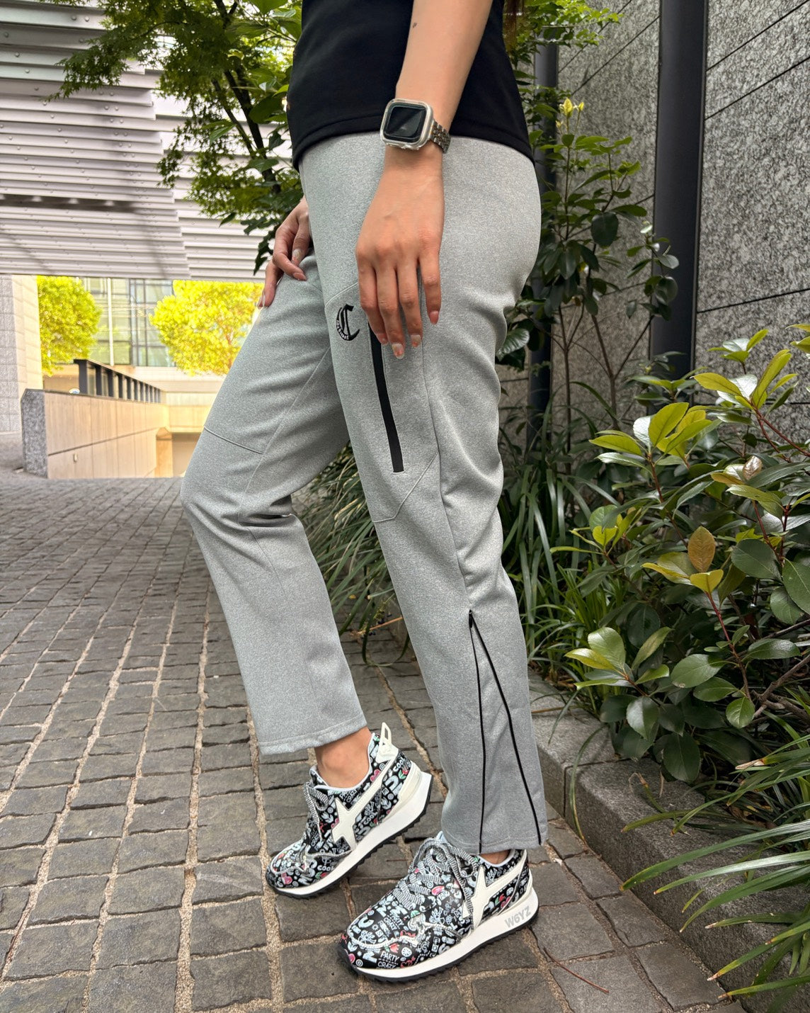 Cロゴ刺繍裾ZIP UNISEX