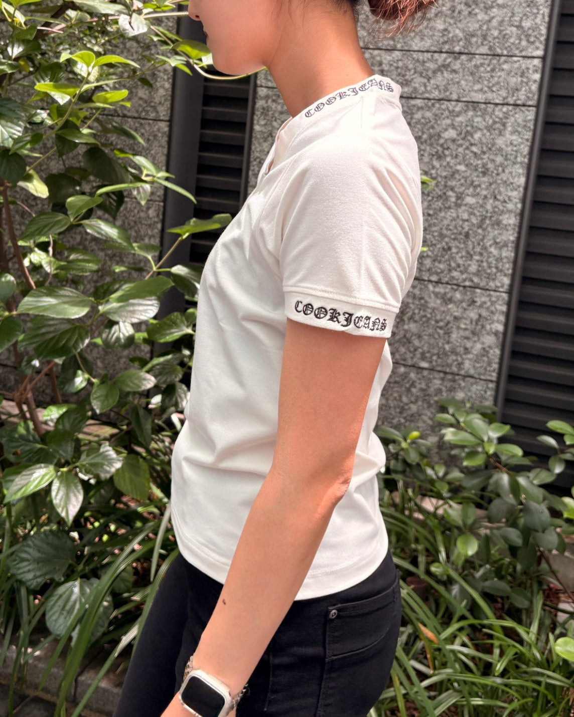 CJ袖ネック刺繍Tシャツ WOMEN