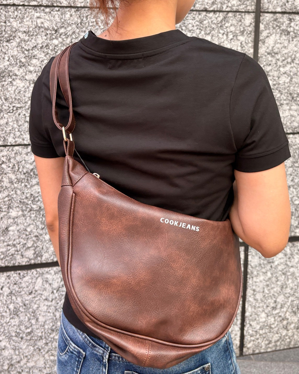 三日月型ショルダーバッグ UNISEX