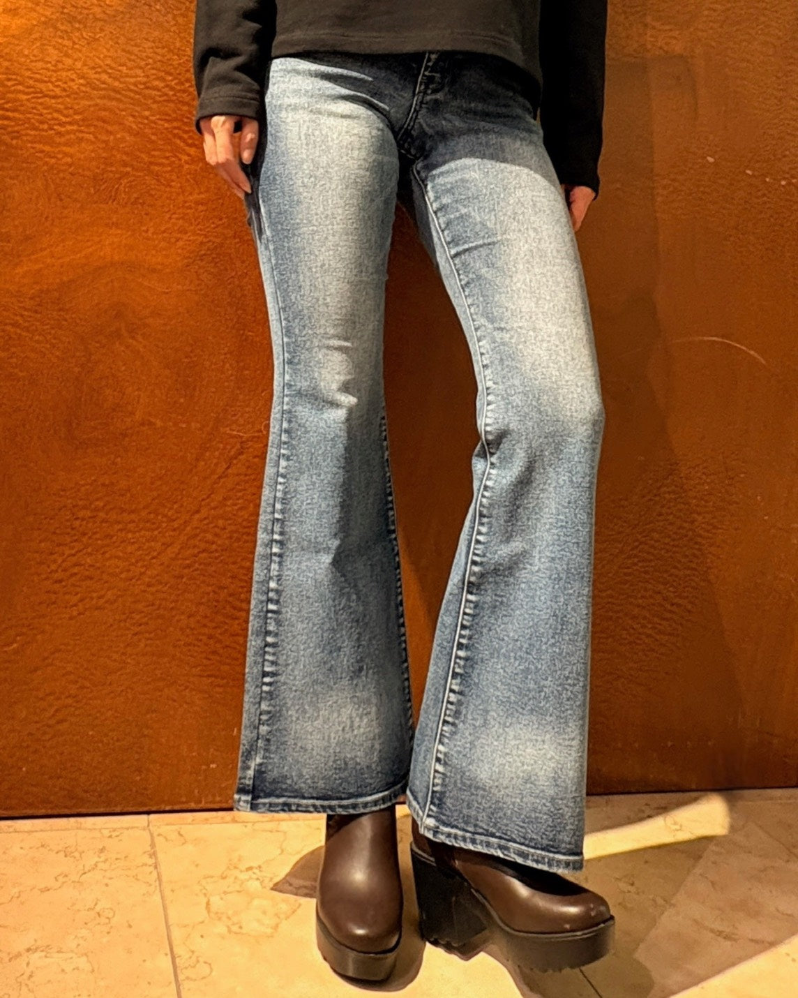 RAINBOW裾フレアーデニムパンツ WOMEN